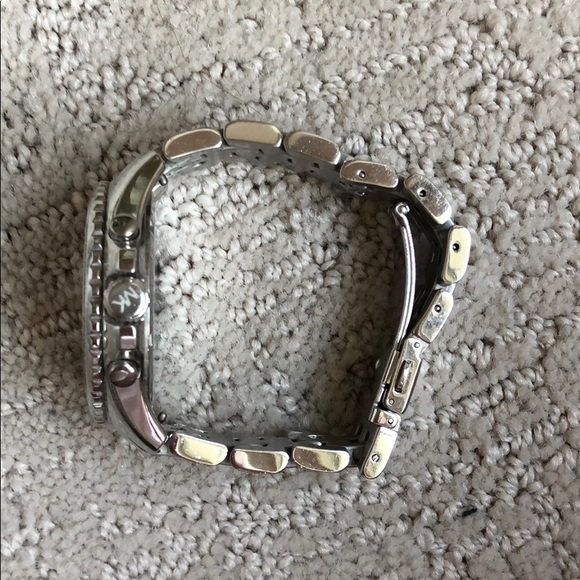 Authentic Michael Kors silver watch - Picture 4 of 4